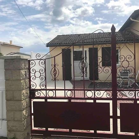 Апартаменти « Chez Nath Et Chris » Сент-Андре-де-Кюбзак Екстер'єр фото